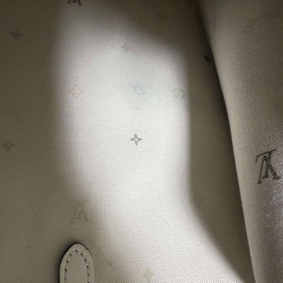 Louis Vuitton On The Go MM - Picture 8 of 9